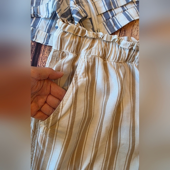 Loft Women's Size Medium Lot of 2 Pull On Striped Shorts Lyocell Pockets Casual - Picture 4 of 9